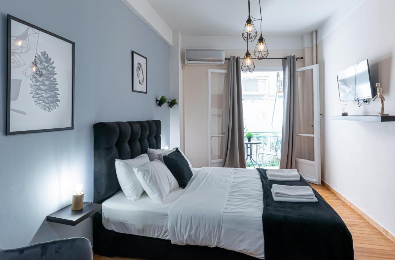 Couple Getaway With Queen Bed Apartment Атина Екстериор снимка
