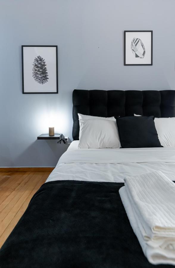 Couple Getaway With Queen Bed Apartment Атина Екстериор снимка