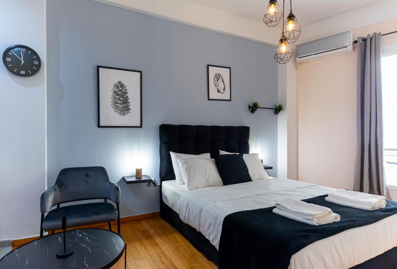 Couple Getaway With Queen Bed Apartment Атина Екстериор снимка